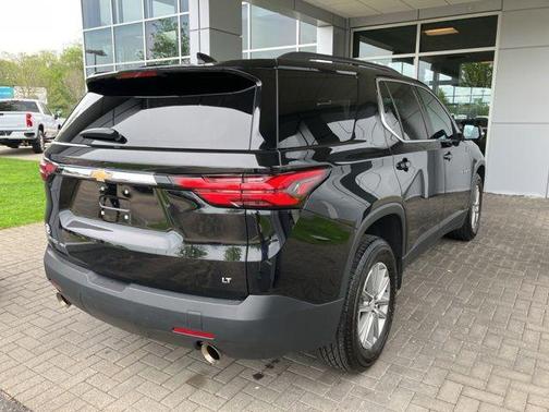 Mosaic Black Metallic 2023 Chevrolet Traverse LT Leather