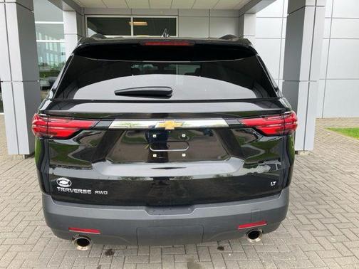 Mosaic Black Metallic 2023 Chevrolet Traverse LT Leather