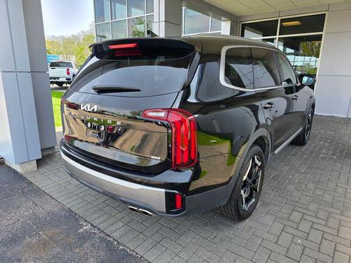 Ebony Black 2025 Kia Telluride S