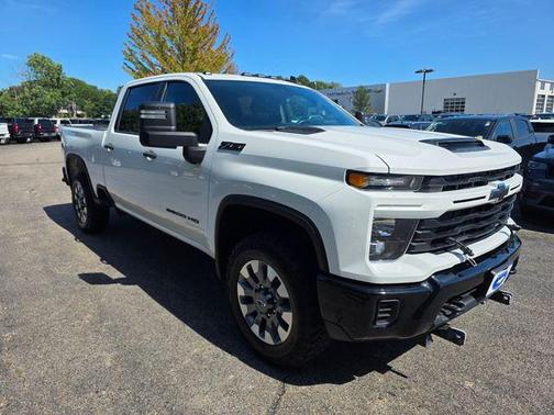 Summit White 2024 Chevrolet Silverado 2500 Custom