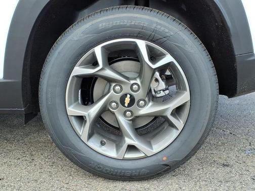 Summit White 2026 Chevrolet Trax LT