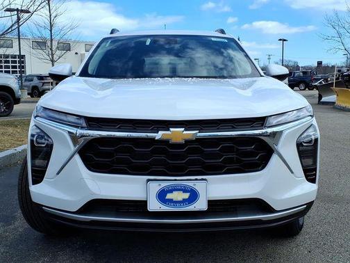 Summit White 2026 Chevrolet Trax LT