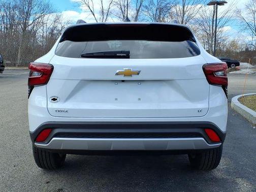 Summit White 2026 Chevrolet Trax LT