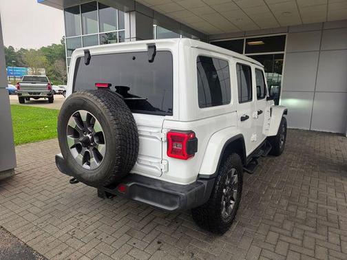Bright White Clearcoat 2018 Jeep Wrangler Unlimited Sahara