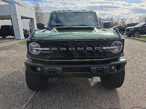 ERUPTION GREEN METALLIC 2022 Ford Bronco Base