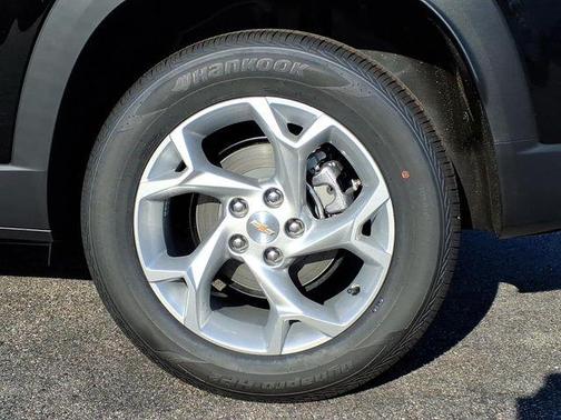 Mosaic Black Metallic 2026 Chevrolet Trax LS