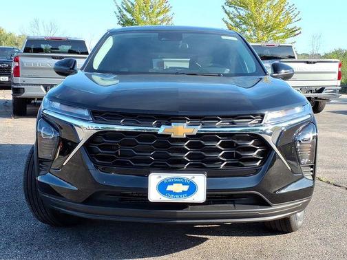 Mosaic Black Metallic 2026 Chevrolet Trax LS
