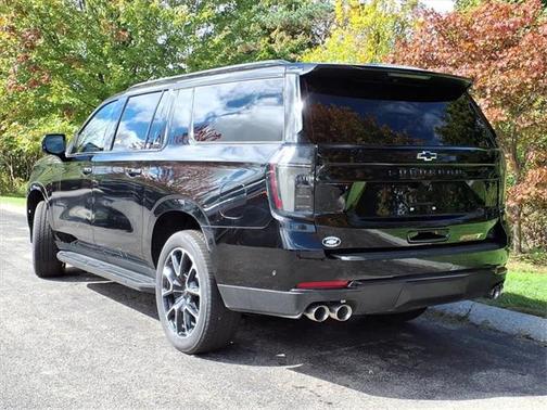 2025 Chevrolet Suburban RST