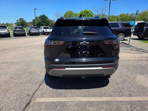 Mosaic Black Metallic 2025 Chevrolet Equinox 1LT