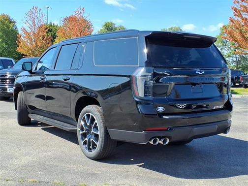 2025 Chevrolet Suburban RST