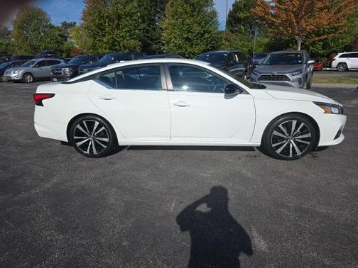 2022 Nissan Altima SR FWD