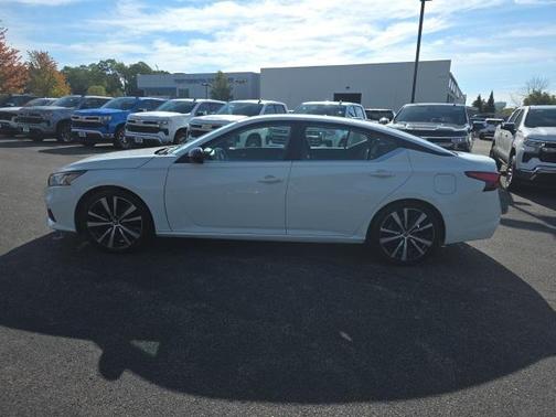 2022 Nissan Altima SR FWD