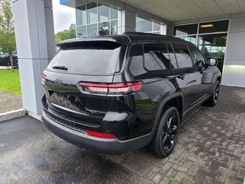 Diamond Black Crystal Pearlcoat 2023 Jeep Grand Cherokee L Altitude