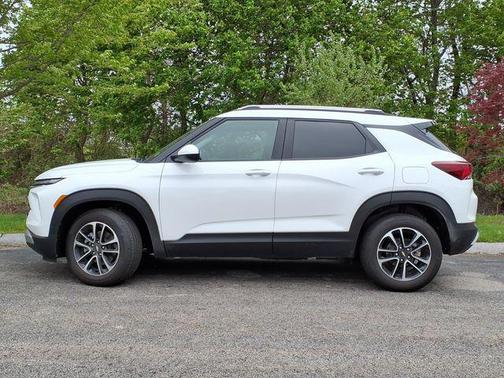 Summit White 2026 Chevrolet Trailblazer LT