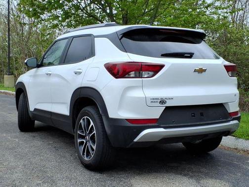 Summit White 2026 Chevrolet Trailblazer LT