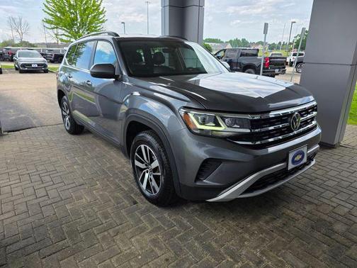 Platinum Gray Metallic 2022 Volkswagen Atlas 2.0T SE