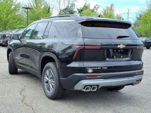 Mosaic Black Metallic 2026 Chevrolet Traverse LT