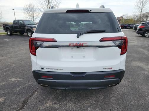 2023 GMC Acadia AWD AT4