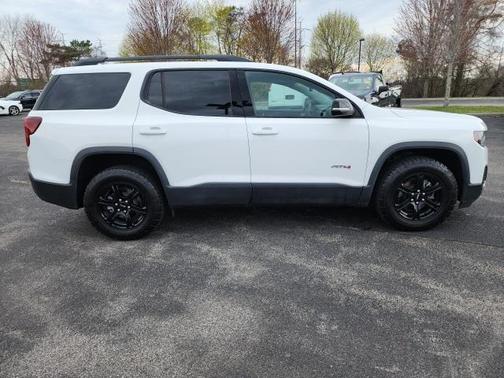 2023 GMC Acadia AWD AT4