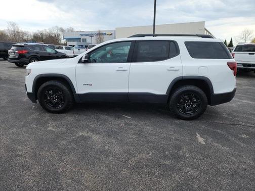 2023 GMC Acadia AWD AT4