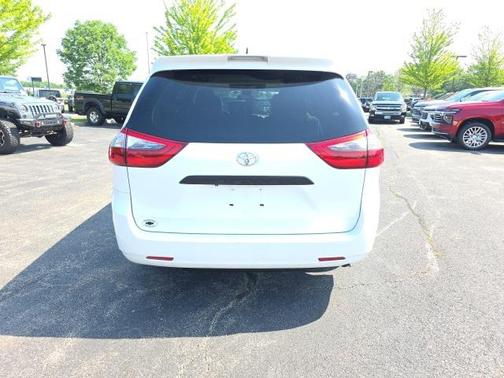 2020 Toyota Sienna SE