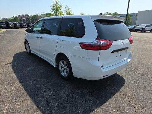2020 Toyota Sienna SE