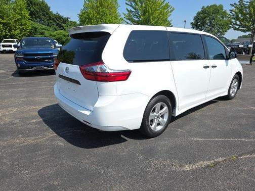 2020 Toyota Sienna SE
