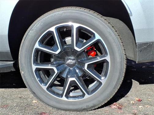 2025 Chevrolet Suburban RST