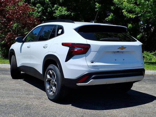Summit White 2026 Chevrolet Trax LT