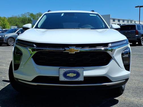 Summit White 2026 Chevrolet Trax LT