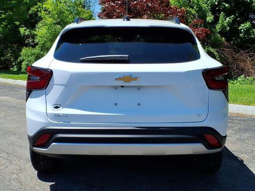 Summit White 2026 Chevrolet Trax LT