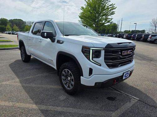 Summit White 2025 GMC Sierra 1500 AT4