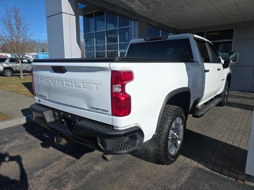 Summit White 2024 Chevrolet Silverado 2500 Custom