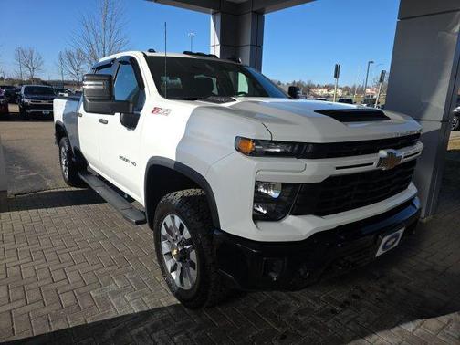 Summit White 2024 Chevrolet Silverado 2500 Custom