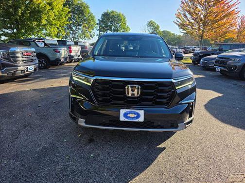 Crystal Black Pearl 2023 Honda Pilot Touring 8-Passenger