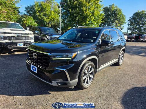 Crystal Black Pearl 2023 Honda Pilot Touring 8-Passenger
