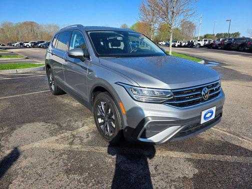 Silver Metallic 2022 Volkswagen Tiguan 2.0T SE 4MOTION