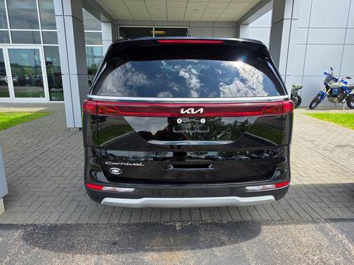 Aurora Black 2022 Kia Carnival LXS