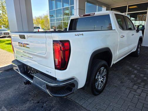 Summit White 2024 GMC Sierra 1500 SLT