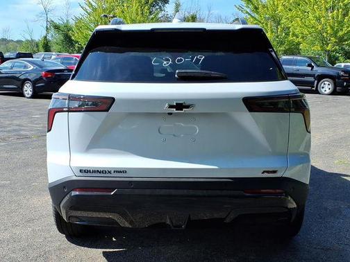 Polar White Tricoat 2026 Chevrolet Equinox AWD RS