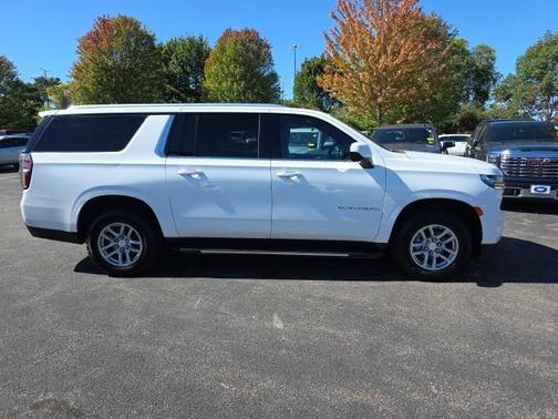2023 Chevrolet Suburban LT