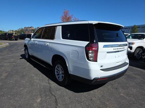 2023 Chevrolet Suburban LT