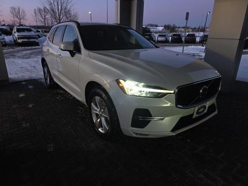 2022 Volvo XC60 B5 Momentum