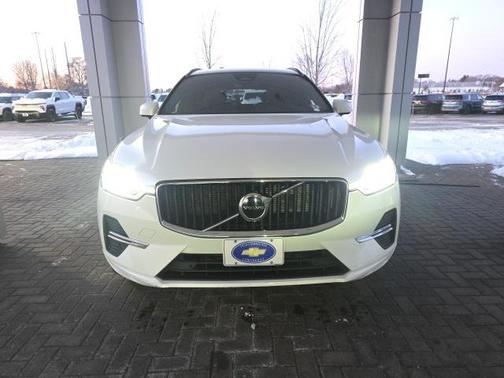 2022 Volvo XC60 B5 Momentum