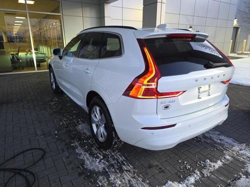 2022 Volvo XC60 B5 Momentum