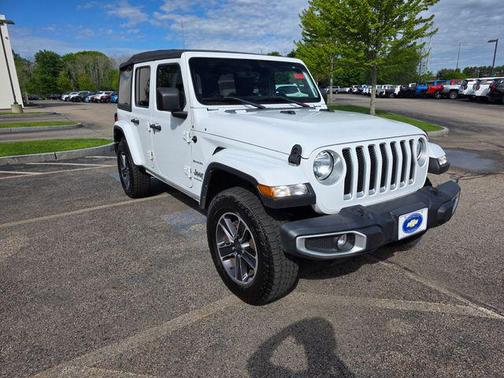 Bright White Clearcoat 2023 Jeep Wrangler 4-Door Sahara 4x4
