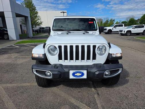 Bright White Clearcoat 2023 Jeep Wrangler 4-Door Sahara 4x4