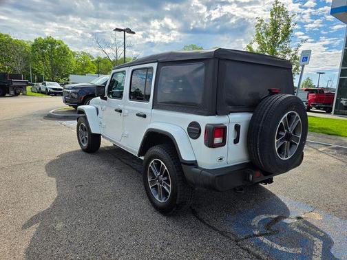 Bright White Clearcoat 2023 Jeep Wrangler 4-Door Sahara 4x4