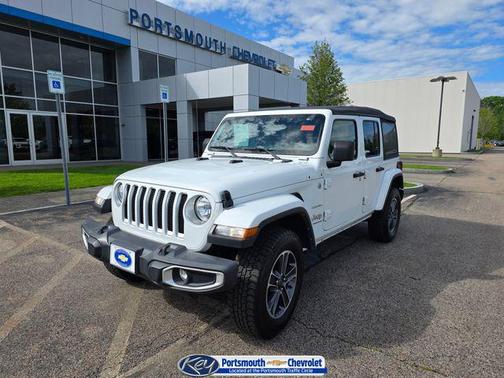 Bright White Clearcoat 2023 Jeep Wrangler 4-Door Sahara 4x4