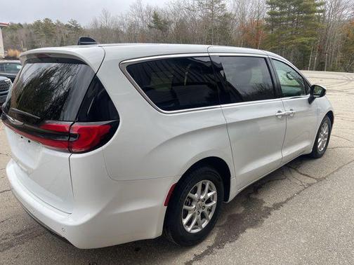 Bright White Clearcoat 2023 Chrysler Pacifica Touring L
